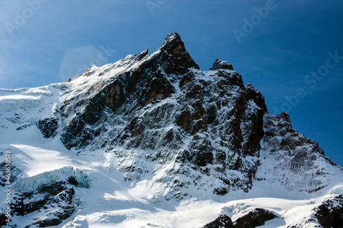 mountain peak snow in Alps nature panorama. Ośnieżona góra w Alpach