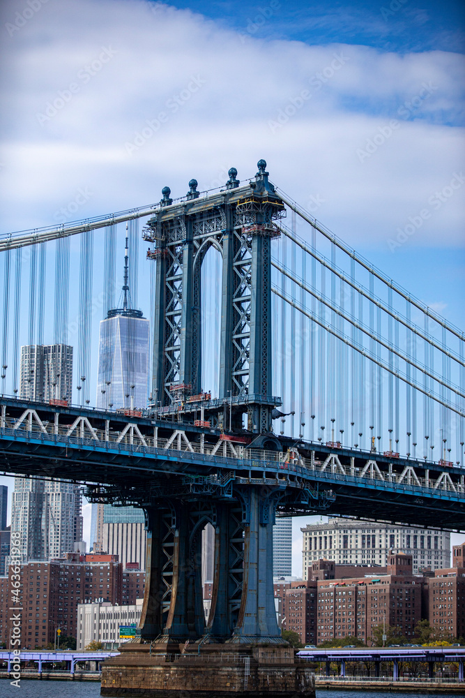 Naklejka premium A view of Manhattan Bridge from the East River in New York City
