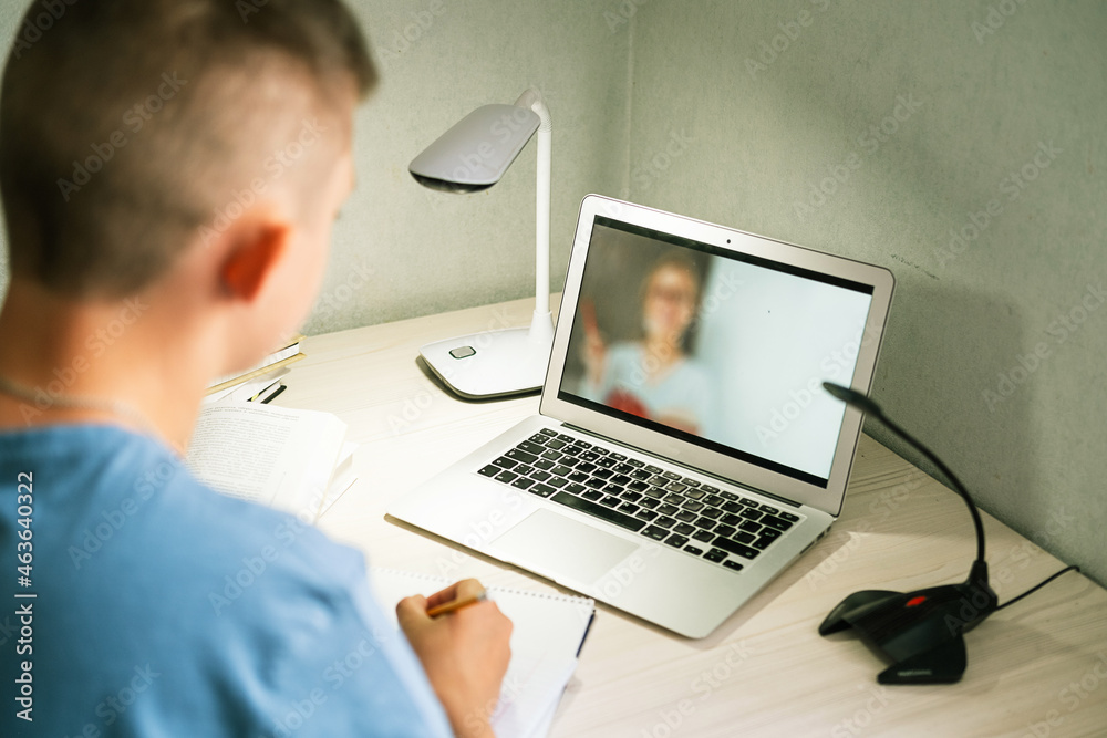Laptop on the student's desk with the broadcast of the classroom.