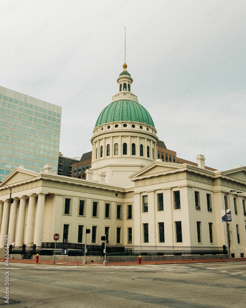Obraz premium The Old Courthouse, in downtown St. Louis, Missouri