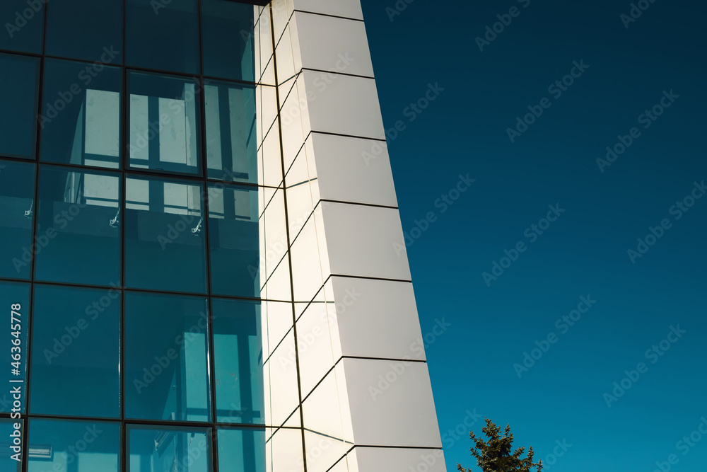 Obraz premium Geometric architectural elements with a modern minimalist facade. abstract urban modern exterior in vibrant color.