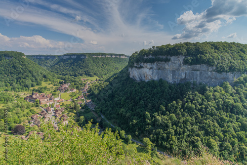 Vus sur la reculée de Baume les Messieurs depuis le belvédère de Granges sur Baume, Jura