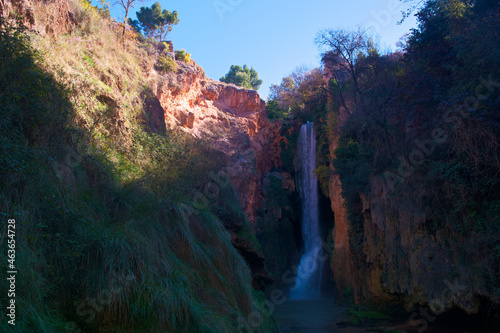 wodospad rzeka woda natura rośliny skały monasterio de piedra