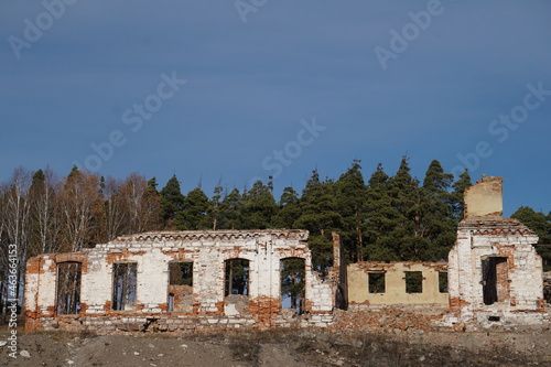 Quadro em tela An old, abandoned, crumbling house