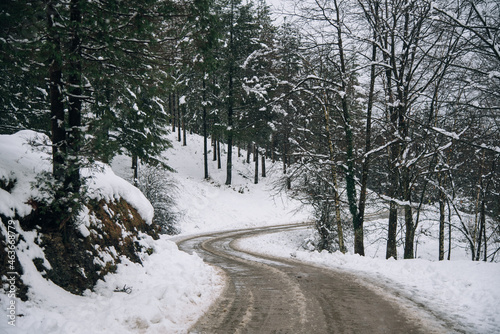 una carreta de monte nevado en pleno invierno.  © Safi