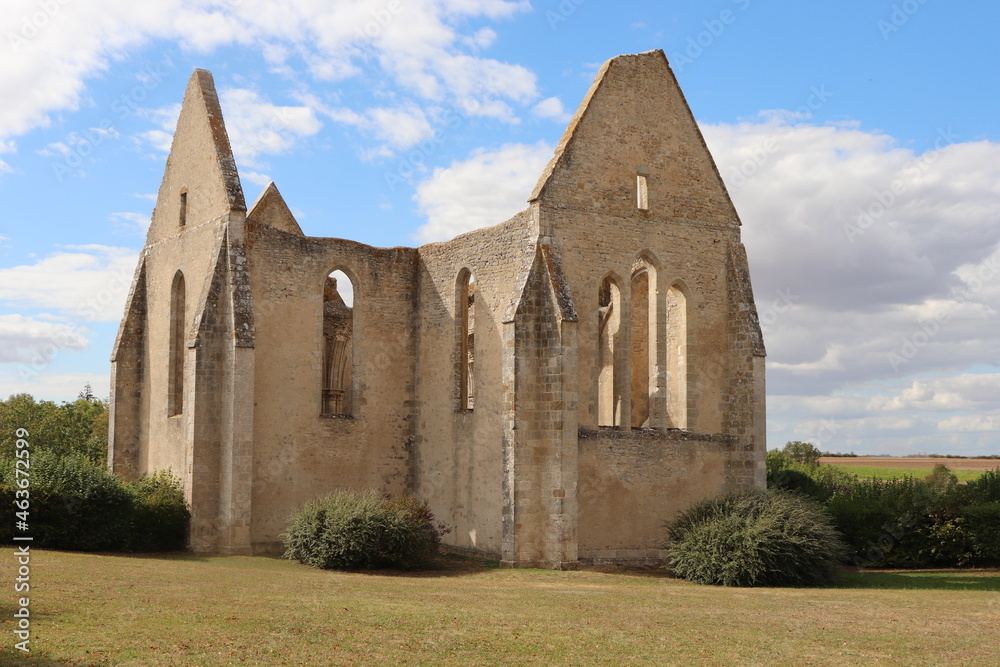 Centre - Yèvre-le-Chatel - Eglise Saint-Lubin en pleine nature