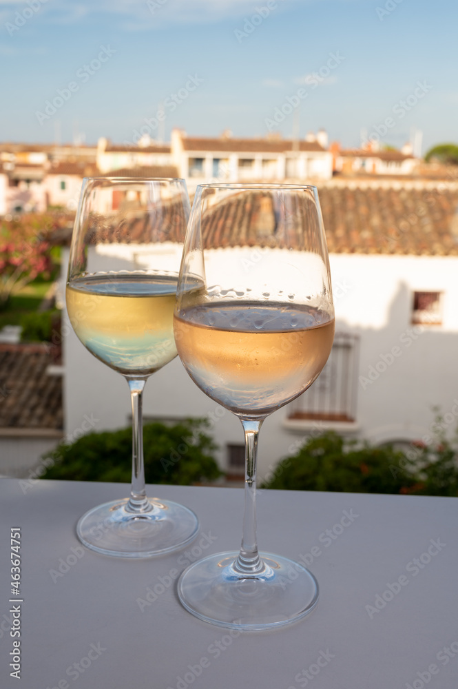 Obraz premium Summer on French Riviera Cote d'Azur, drinking cold rose and white wine from Cotes de Provence on outdoor terrase in Port Grimaud, Var, France