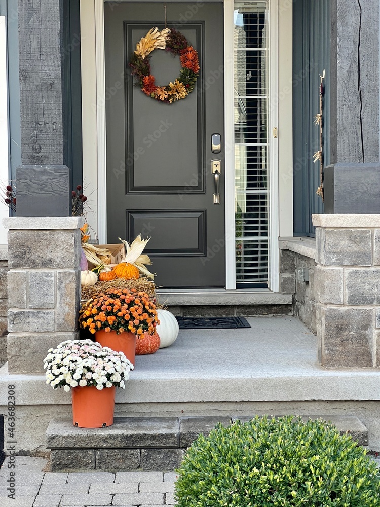 © Joanne Dale - Colourful pumpkins, gourds and mums create a luxury thanksgiving landscaping decor at a front entrance. © Joanne Dale - Colourful pumpkins, gourds and mums create a luxury thanksgiving landscaping decor at a front entrance.