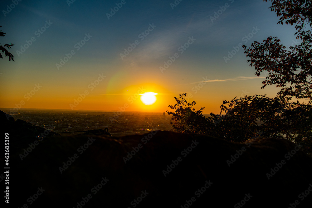 Obraz premium Sunrise over Budapest