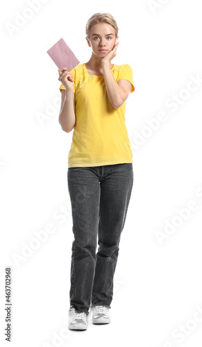 Shocked young woman with pi...