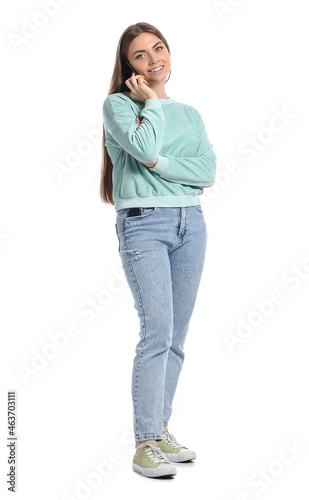 Pretty young woman talking ...