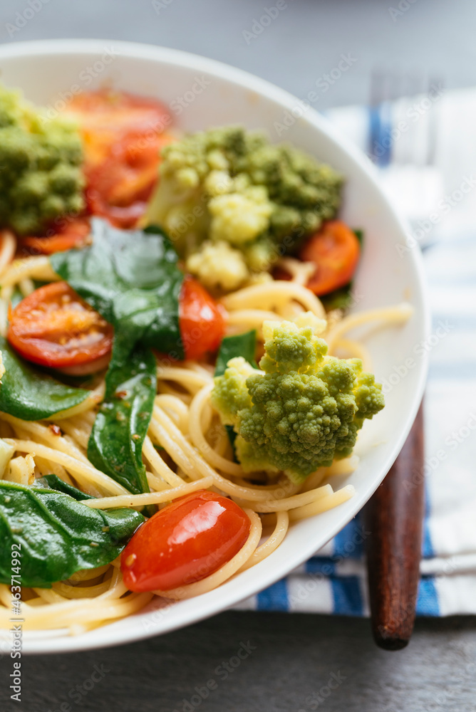 Spaghetti with Romanesco Broccoli and Spinach Spaghetti with Romanesco Broccoli and Spinach