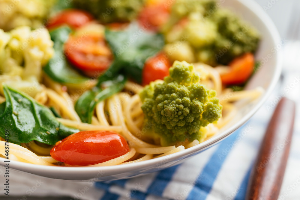 Spaghetti with Romanesco Broccoli and Spinach Spaghetti with Romanesco Broccoli and Spinach