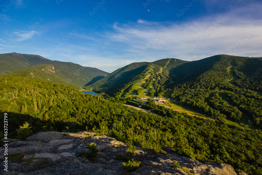Obraz premium Artist Bluff Trail in Franconia Notch State Park in Franconia, New Hampshire
