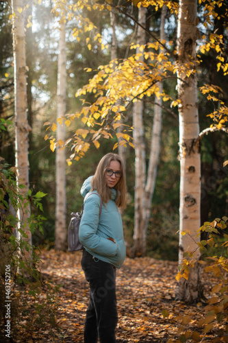 Autumn portrait of beautifu...