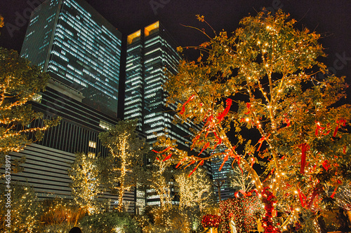 名古屋駅前ビルの夜景とクリスマスイルミネーション