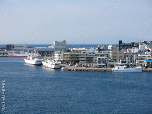 マグロ漁船が停泊する三浦市の三崎漁港　Misaki Fishery Port © a_text