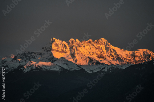 Schilderij op canvas Dents du midi au coucher du soleil