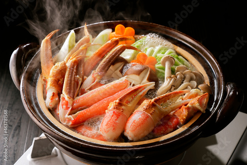 ズワイガニのカニ鍋　Snow crab hot pot (Japanese style)  photo