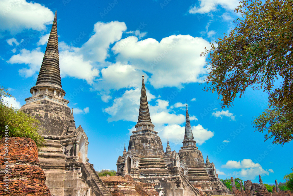 Fototapeta premium Wat Phra Si Sanphet temple in Ayutthaya Historical Park. UNESCO world heritage site, Thailand