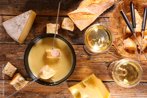 Fototapeta Naklejka Na Ścianę i Meble -  cheese fondue with baguette and wine