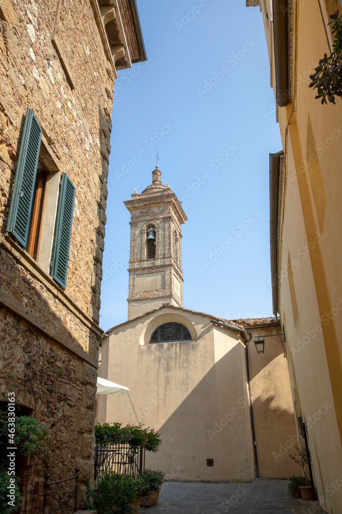 Fototapeta premium Castelmuzio (SI), Italy - August 08, 2021: View of Castelmuzio houses and town, Tuscany, Italy