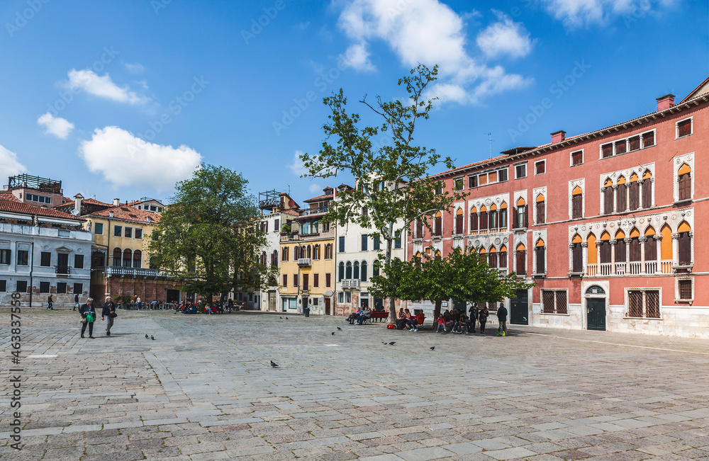 Obraz premium View of Piazza San Polo in Venice with Palazzo Soranzo. Italy