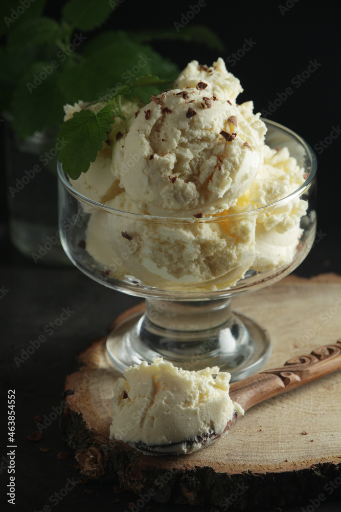 Ice cream scoops in an ice cream bowl