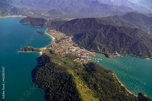 Fototapeta Naklejka Na Ścianę i Meble -  Ubatuba praia do litoral tropical