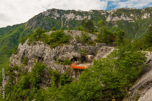 l forte Pozzacchio è una fortezza militare austro-ungarica, sita alle pendici del monte Pasubio, nel comune di Trambileno. Trentino