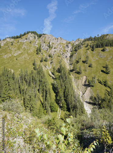Wanderung auf den Hochmiesing: Vorbei am Heuberg photo