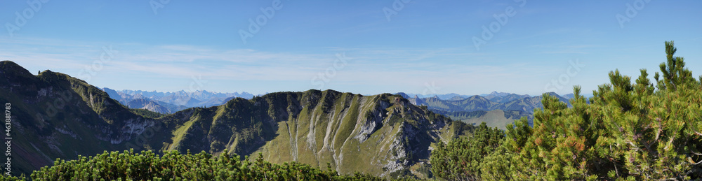 Naklejka premium Wanderung auf den Hochmiesing: Blick auf den Rotwandkopf