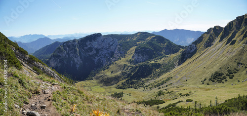 Wanderung auf den Hochmiesing: Vom Miesingsattel auf die Ruchenköpfe geblickt photo