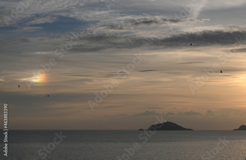 Nuvola arcobaleno sul Golfo dei Poeti.  evento raro di nuvola irridescente vista dal borgo di Tellaro  nello sfondo l isola del Tino