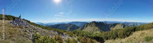 Panorama auf einer Wanderung auf den Hochmiesing  Blick Richtung Rotwand
