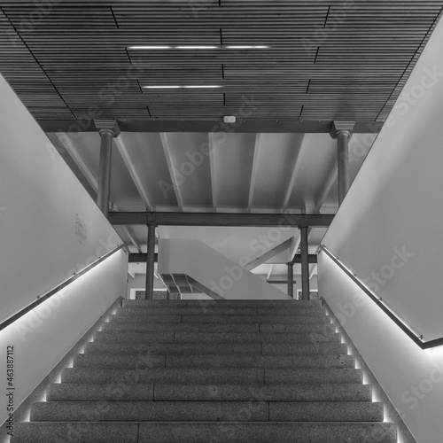 Escaleras interiores en un edificio publico photo
