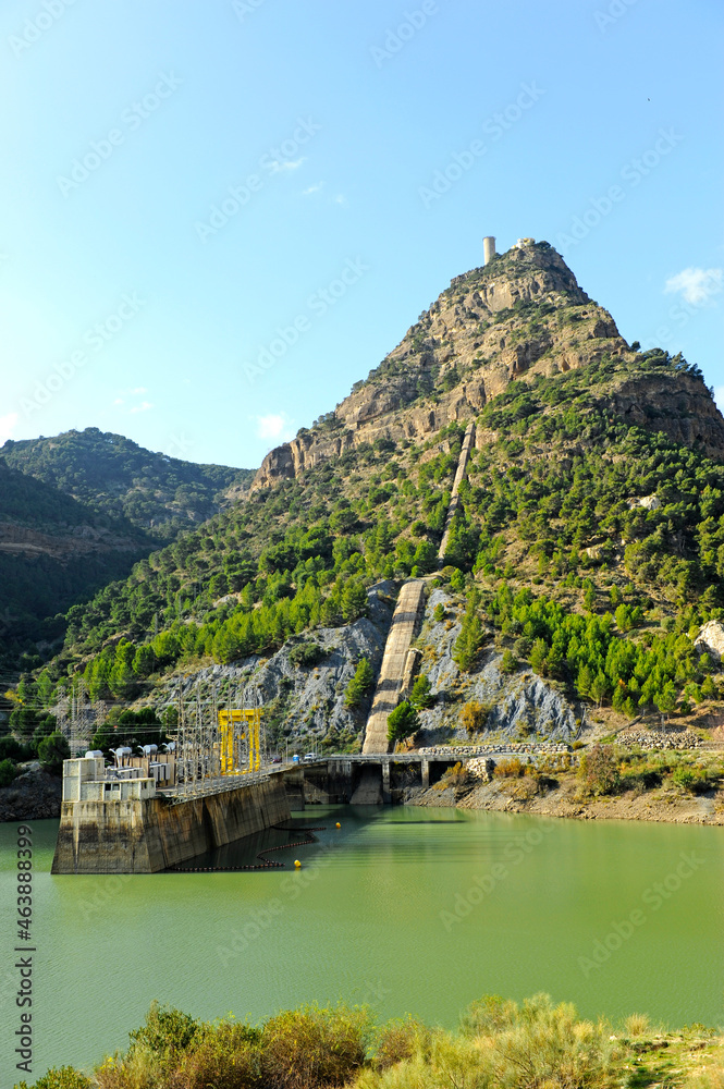 Central hidroeléctrica del Chorro Tajo de la Encantada, provincia de Málaga Andalucía España. Energía eléctrica sostenible. Energía renovable