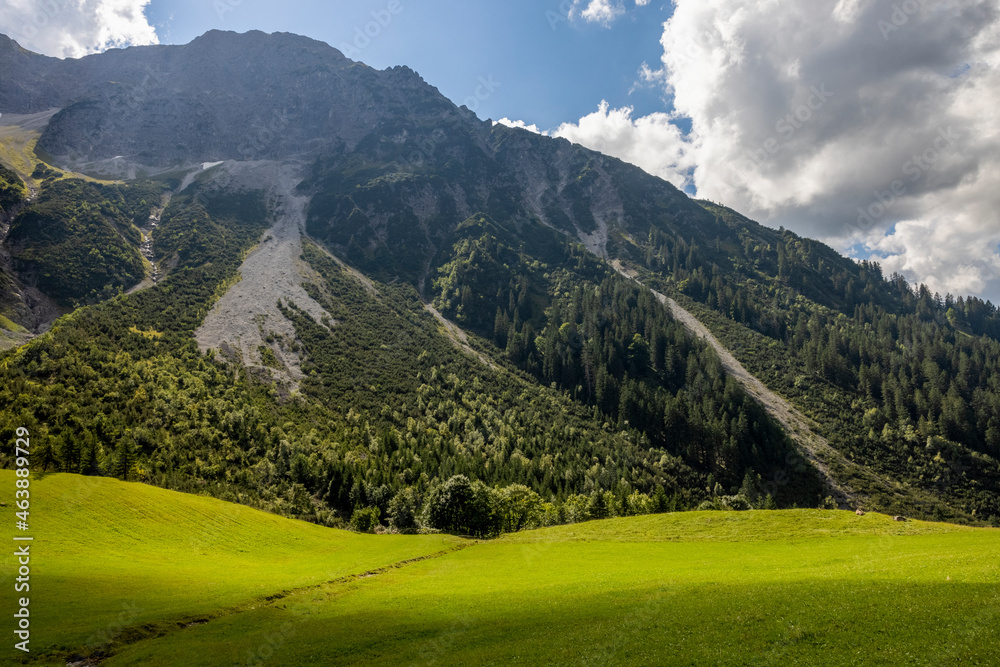 Fototapeta premium Berglandschaft im Kleinwalsertal