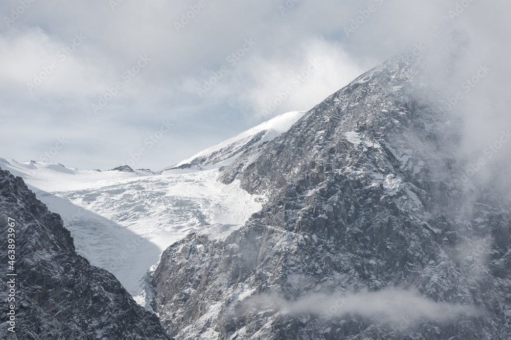 Obraz premium Mountain autumn natural background. Snow in the mountains.