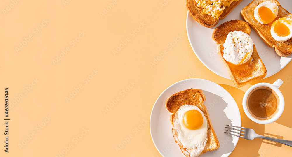 fried Toast bread with four different types of cooked chicken eggs, scrambled eggs, fried eggs, poached egg and creamed egg. Breakfast of chicken eggs. methods of making eggs for breakfast - obrazy, fototapety, plakaty 