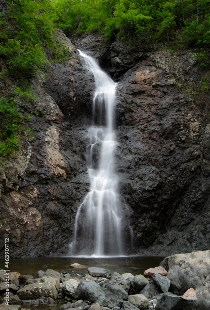 Fototapeta premium Silky smooth waterfall over the cliffs