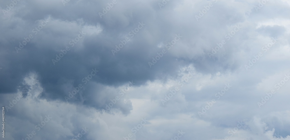 Wolkenschauspiel am Abendhimmel - Regenwolken - Gewitterwolken	