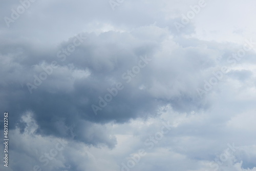 Fototapeta Naklejka Na Ścianę i Meble -  Wolkenschauspiel am Abendhimmel - Regenwolken - Gewitterwolken	