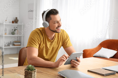 Man with tablet computer an...