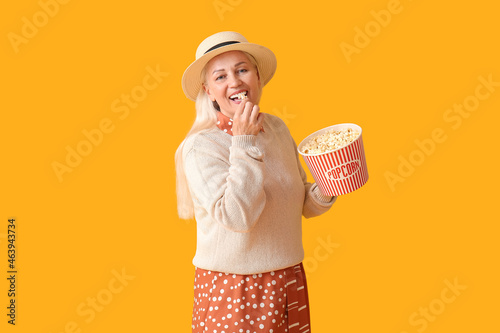 Mature woman eating tasty p...