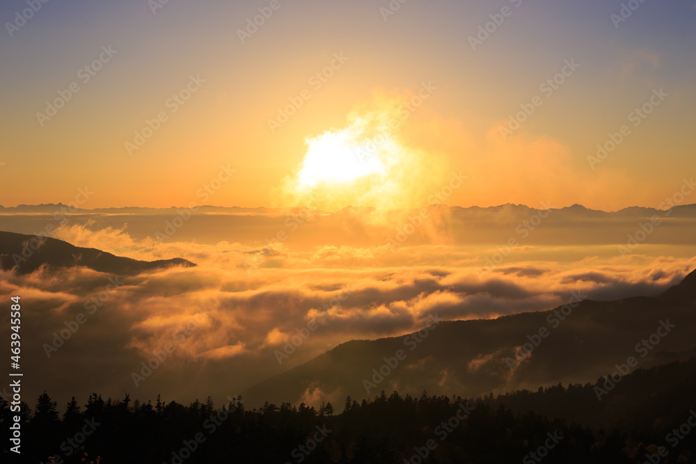 Obraz premium sunset over the mountains