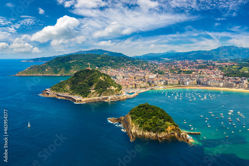 Fototapeta Naklejka Na Ścianę i Meble -  Panoramic view of San Sebastian