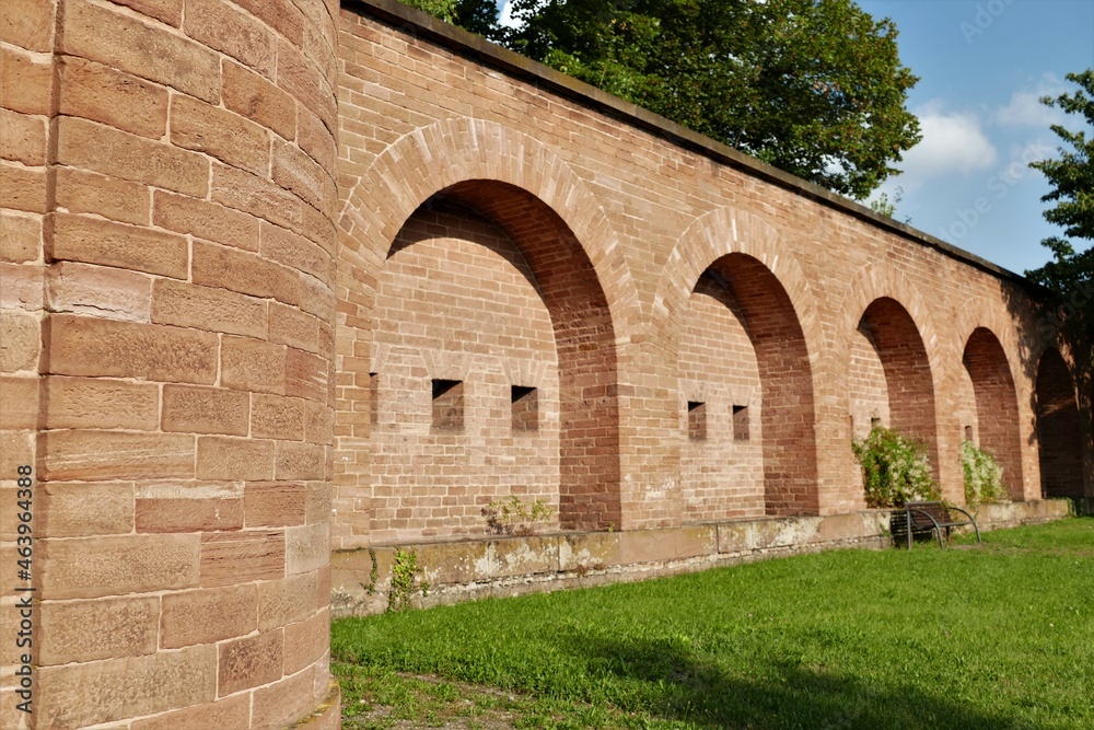 Carnot'sche Mauer der alten Festung in Germersheim am Rhein