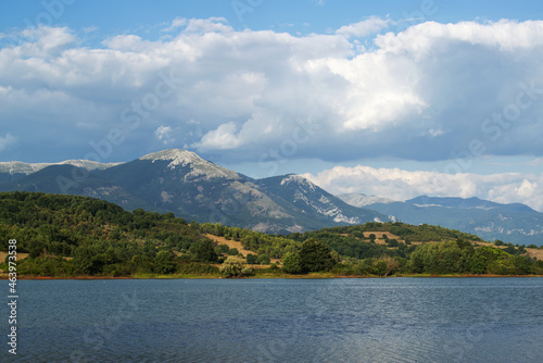 Lac et montagne en Italie
