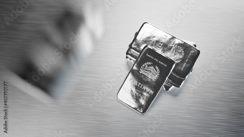 Canvastavla Pile of 100g platinum bullions with more bars dropping down, viewed from above